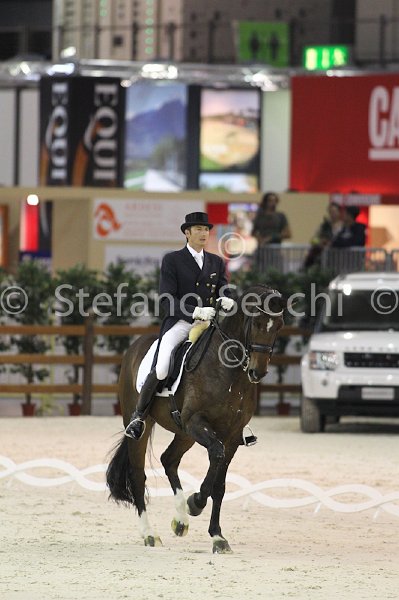 LAUGKS_MEGGLE\'S WELTTALL_MILANO_2011_SS3_9930.jpg